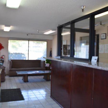Golden Bear Inn Ontario Exterior photo